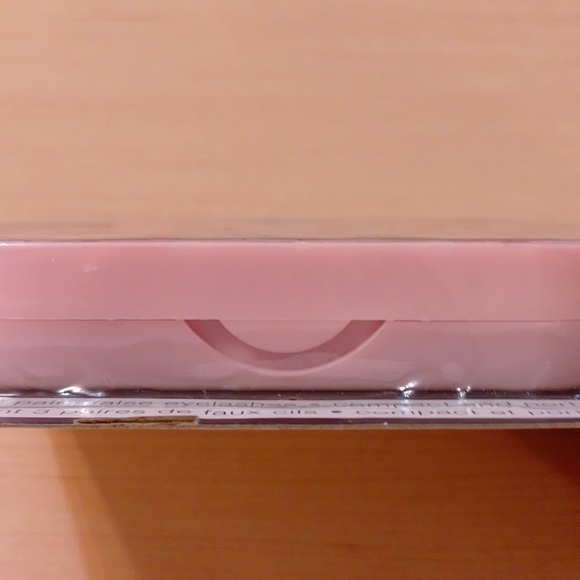 $5 False Eyelash Case with Mirror Travel Organization - Picture 7 of 7